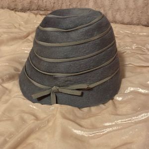 HOLIDAY SALE! PRICE DROP! 1960s does 20s Elsa Schiaparelli Cloche Hat